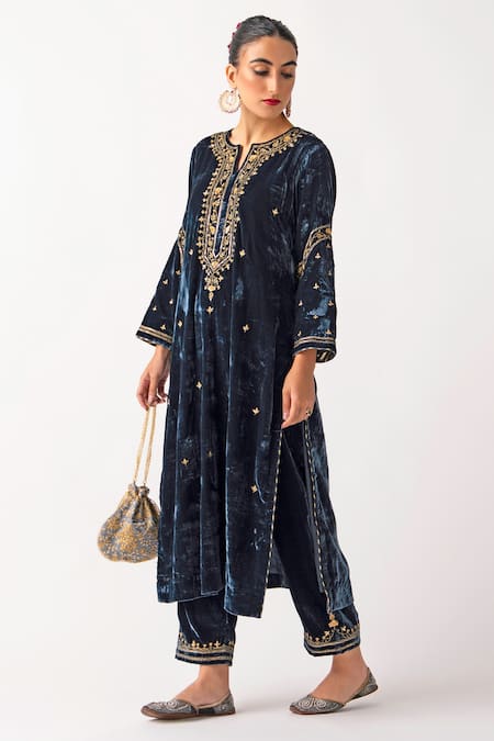 Buy Anantaa By Roohi Blue Velvet Notched Embroidered Kurta Online at Aza Fashions Buy_Anantaa By Roohi_Blue Velvet Notched Embroidered Kurta _Online_at_Aza_Fashions