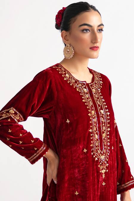 Shop_Anantaa By Roohi_Red Velvet Notched Embroidered Kurta _Online_at_Aza_Fashions
