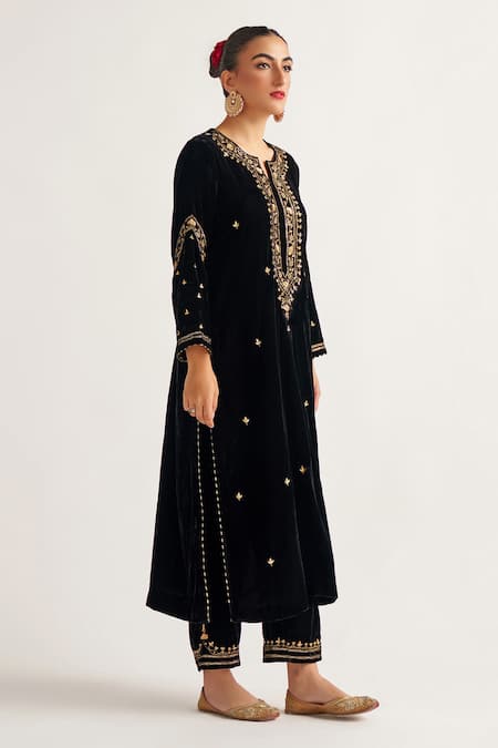 Anantaa By Roohi Black Velvet Notched Embroidered Kurta Online at Aza Fashions Anantaa By Roohi_Black Velvet Notched Embroidered Kurta _Online_at_Aza_Fashions