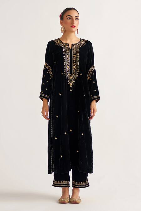 Buy Anantaa By Roohi Black Velvet Notched Embroidered Kurta Online at Aza Fashions Buy_Anantaa By Roohi_Black Velvet Notched Embroidered Kurta _Online_at_Aza_Fashions