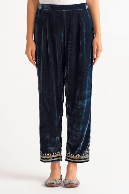 Anantaa By Roohi Velvet Embroidered Pant 