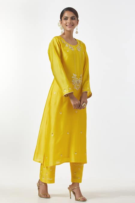 Anantaa By Roohi_Yellow Silk Chanderi Floral Motifs Round Embroidered Kurta _Online_at_Aza_Fashions