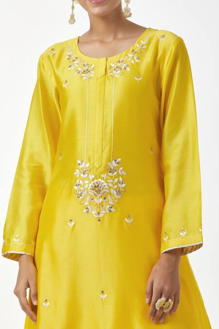 Anantaa By Roohi_Yellow Silk Chanderi Floral Motifs Round Embroidered Kurta _at_Aza_Fashions