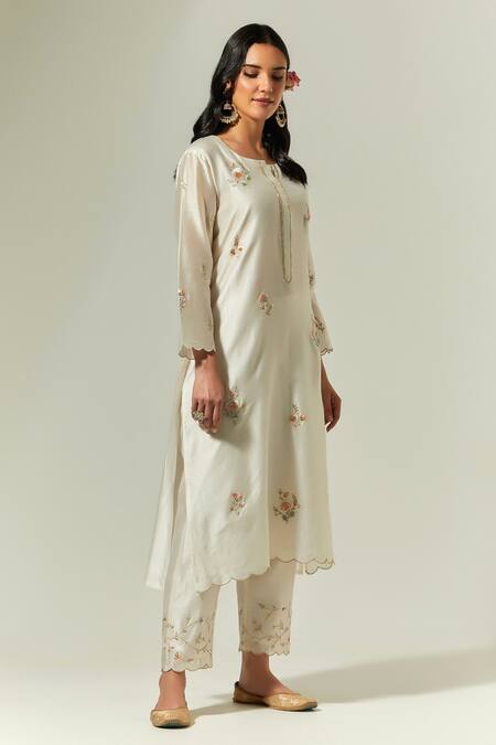 Anantaa By Roohi_Off White Silk Chanderi Floral Round Embroidered Kurta _Online_at_Aza_Fashions