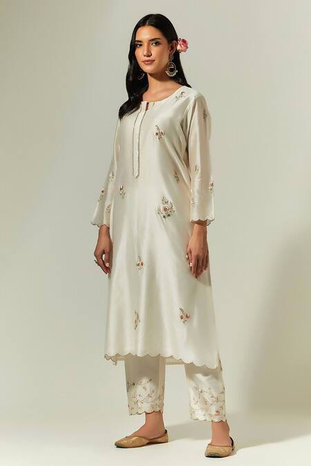 Shop_Anantaa By Roohi_Off White Silk Chanderi Floral Round Embroidered Kurta _Online_at_Aza_Fashions