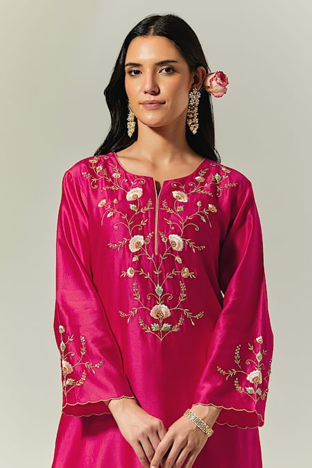 Anantaa By Roohi_Fuchsia Silk Chanderi Floral Notched Embroidered Kurta _at_Aza_Fashions