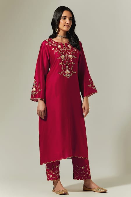 Anantaa By Roohi_Red Silk Chanderi Floral Notched Embroidered Kurta _Online_at_Aza_Fashions
