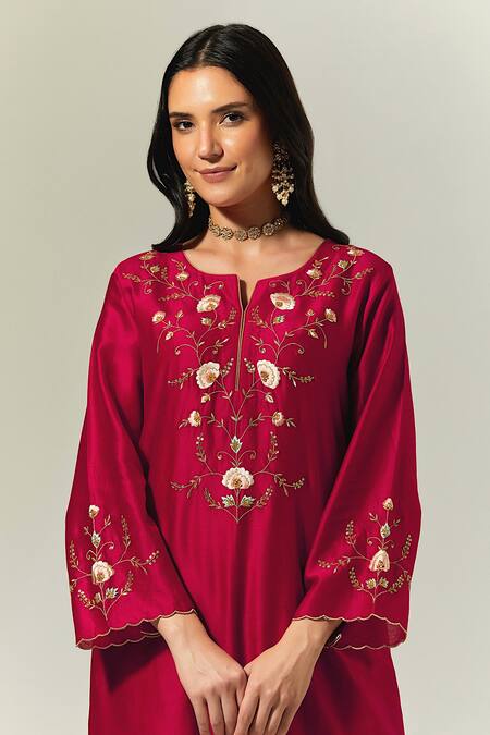 Anantaa By Roohi_Red Silk Chanderi Floral Notched Embroidered Kurta _at_Aza_Fashions