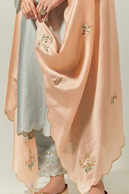 Anantaa By Roohi_Peach Silk Chanderi Floral Embroidered Dupatta _Online_at_Aza_Fashions