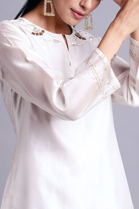 Shop Anantaa By Roohi White Silk Chanderi Kurta Online at Aza Fashions Shop_Anantaa By Roohi_White Silk Chanderi Kurta _Online_at_Aza_Fashions