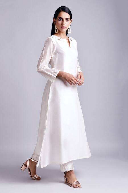 Anantaa By Roohi White Silk Chanderi Kurta Online at Aza Fashions Anantaa By Roohi_White Silk Chanderi Kurta _Online_at_Aza_Fashions