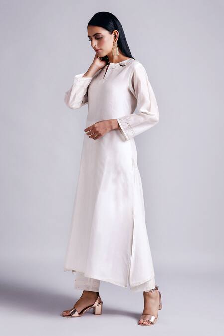 Buy Anantaa By Roohi White Silk Chanderi Kurta Online at Aza Fashions Buy_Anantaa By Roohi_White Silk Chanderi Kurta _Online_at_Aza_Fashions