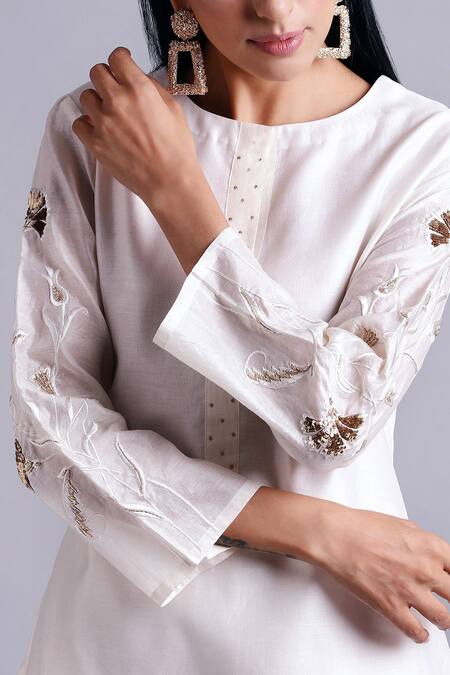 Shop Anantaa By Roohi White Silk Chanderi Kurta Online at Aza Fashions Shop_Anantaa By Roohi_White Silk Chanderi Kurta _Online_at_Aza_Fashions