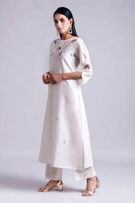 Buy Anantaa By Roohi White Silk Chanderi Kurta Online at Aza Fashions Buy_Anantaa By Roohi_White Silk Chanderi Kurta _Online_at_Aza_Fashions