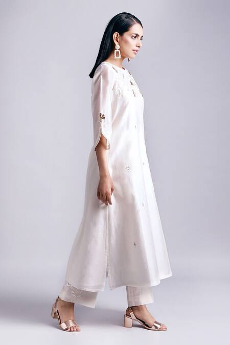 Anantaa By Roohi White Silk Chanderi Kurta Online at Aza Fashions Anantaa By Roohi_White Silk Chanderi Kurta _Online_at_Aza_Fashions