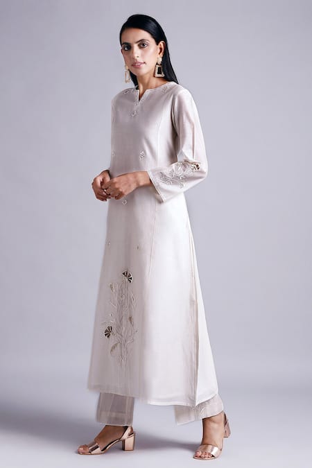 Buy Anantaa By Roohi White Silk Chanderi Kurta Online at Aza Fashions Buy_Anantaa By Roohi_White Silk Chanderi Kurta _Online_at_Aza_Fashions