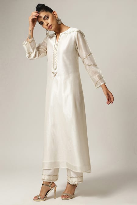 Anantaa By Roohi_White Silk Chanderi Round Kurta _Online_at_Aza_Fashions