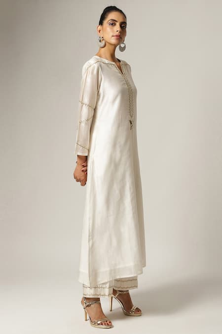 Buy_Anantaa By Roohi_White Silk Chanderi Round Kurta _Online_at_Aza_Fashions