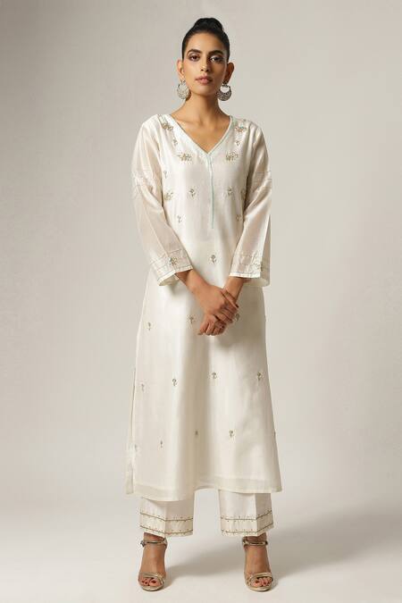 Buy_Anantaa By Roohi_White Silk Chanderi V Neck Kurta _Online_at_Aza_Fashions