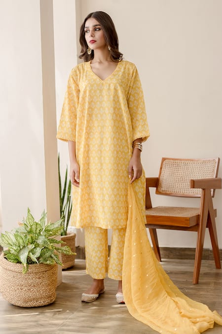Gulabo Jaipur Yellow Cotton, Doriya Floral V Neck Print Kurta Set Online at Aza Fashions Gulabo Jaipur_Yellow Cotton, Doriya Floral V Neck Print Kurta Set _Online_at_Aza_Fashions