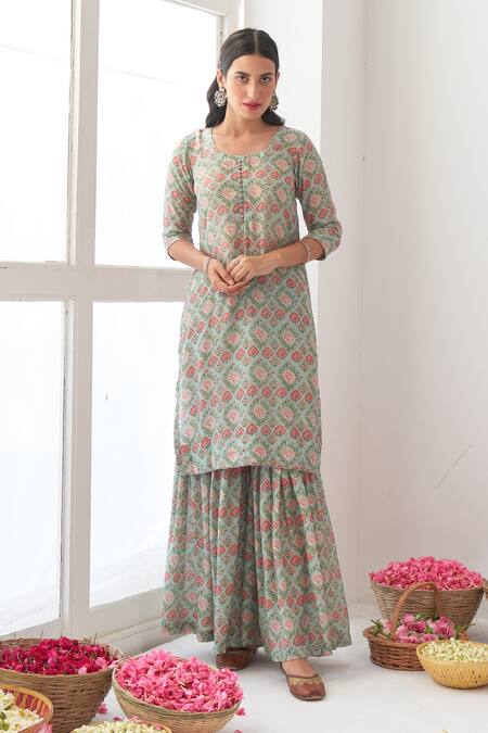 Negra Elegante Green Organza, Cotton Silk Digital Print, Mirror Work V Peony Kurta Sharara Set Online at Aza Fashions Negra Elegante_Green Organza, Cotton Silk Digital Print, Mirror Work V Peony Kurta Sharara Set _Online_at_Aza_Fashions