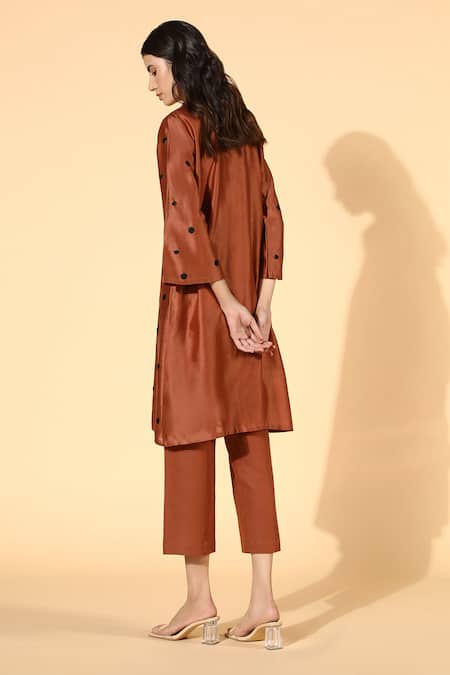 Shop Meadow Brown Tunic Silk Chanderi Pants Linen Inner Spread And Set at Aza Fashions Shop_Meadow_Brown Tunic Silk Chanderi Pants Linen Inner Spread And Set _at_Aza_Fashions