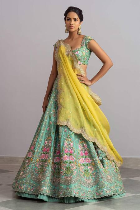Anushree Reddy_Green Organza Embroidery V Neck Naayaab Bridal Lehenga Set  _Online_at_Aza_Fashions