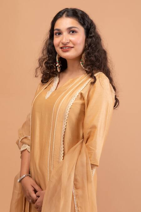 Anushka Repswal - Sewing Love Beige Dupatta Organza, Kurta Malai Chanderi, Lining Mulmul, Embroidered Set Online at Aza Fashions Anushka Repswal - Sewing Love_Beige Dupatta Organza, Kurta Malai Chanderi, Lining Mulmul, Embroidered Set _Online_at_Aza_Fashions