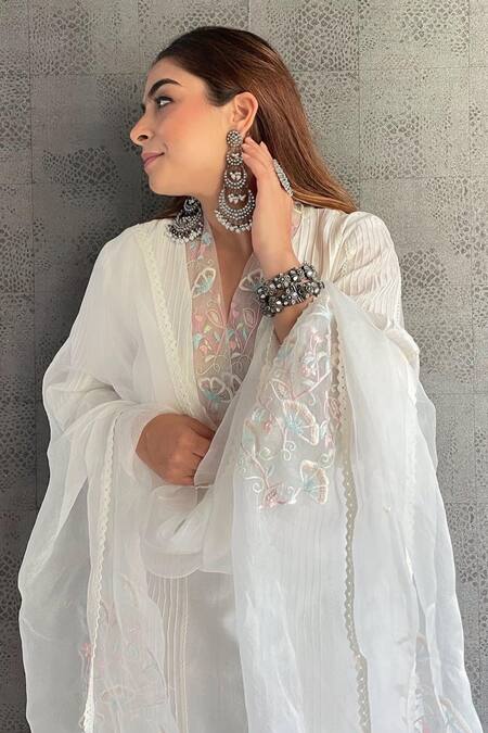 Buy_Anushka Repswal - Sewing Love_Off White Dupatta Organza, Kurta Chanderi, Lining Mulmul, Pant Pintuck Set _Online_at_Aza_Fashions