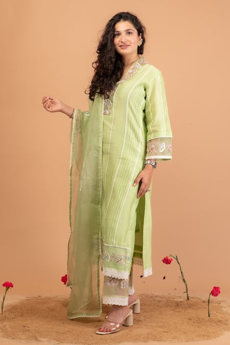 Shop_Anushka Repswal - Sewing Love_Green Dupatta Organza, Kurta Chanderi, Pant Cotton Floral V Embroidered Set _Online_at_Aza_Fashions