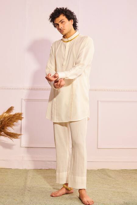 Buy_Artless_White Bamboo Fabric Plain Pintuck Short Kurta_Online_at_Aza_Fashions