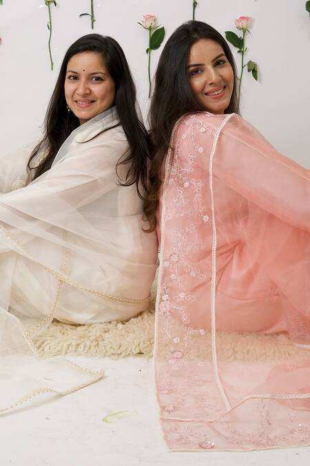 Buy_Anushka Repswal - Sewing Love_Pink Dupatta Organza, Kurta Malai Chanderi, Lining Mulmul, Embroidered Set _Online_at_Aza_Fashions