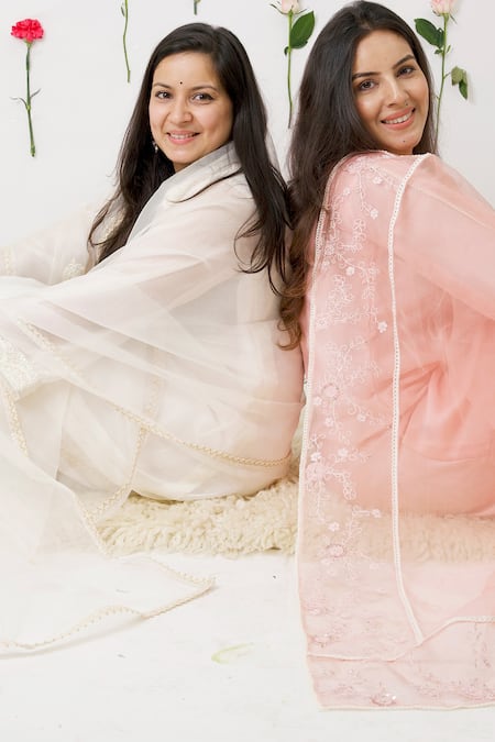 Buy_Anushka Repswal - Sewing Love_Off White Dupatta Organza, Inner Kurta Mulmul, Kurta Malai Embroidered Set _Online_at_Aza_Fashions