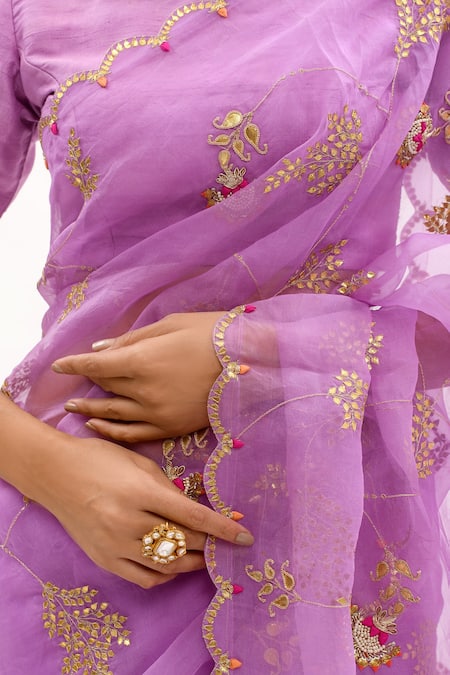 Aarti Sethia_Purple Pure Silk Organza Embellished Round Embroidered Saree With Blouse _at_Aza_Fashions
