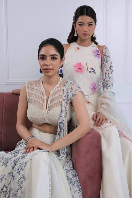 Amit Sachdeva_Ivory Silk, Net, Georgette Floral Notched Printed Pre-draped Saree With Blouse _at_Aza_Fashions