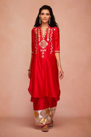 Buy Gulabo By Abu Sandeep Red Chanderi Silk A-line Kurta at Aza Fashions Buy_Gulabo By Abu Sandeep_Red Chanderi Silk A-line Kurta _at_Aza_Fashions