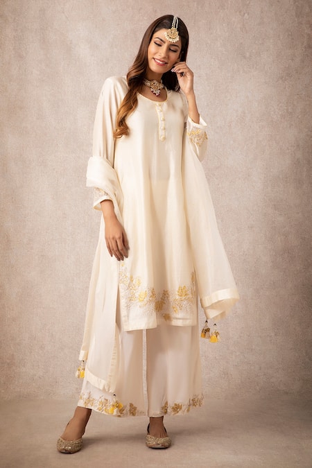 Ajiesh Oberoi Embroidered Kurta Set 