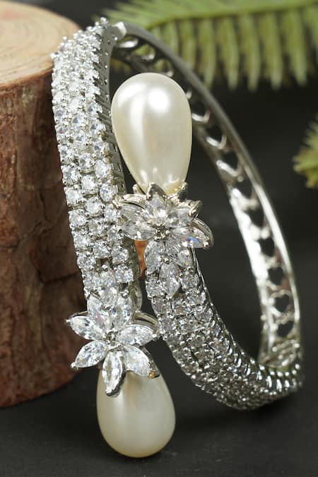 Buy_Auraa Trends_Silver Plated Pearls, Diamonds Stone Studded Bracelet _Online_at_Aza_Fashions