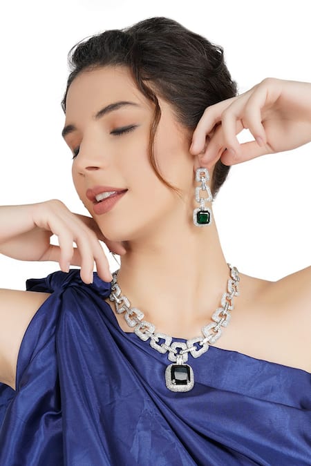 Auraa Trends Stone Studded Chain Necklace Set 