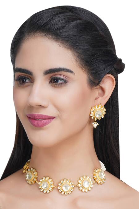 Buy_Auraa Trends_Gold Plated Diamonds, Stones Floral Motif Necklace Set _Online_at_Aza_Fashions