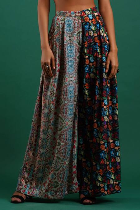 Nidhi Yasha Grey Viscose Sweetheart Neck Printed Crop Top And Pant Set at Aza Fashions Nidhi Yasha_Grey Viscose Sweetheart Neck Printed Crop Top And Pant Set _at_Aza_Fashions