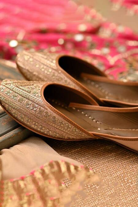 Coral Haze Peach Embroidered Aurora Juttis Online at Aza Fashions Coral Haze_Peach Embroidered Aurora Juttis_Online_at_Aza_Fashions