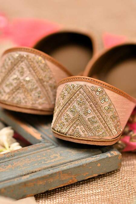 Buy Coral Haze Peach Embroidered Aurora Juttis Online at Aza Fashions Buy_Coral Haze_Peach Embroidered Aurora Juttis_Online_at_Aza_Fashions