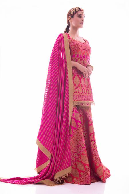 Pooja Rajpal Jaggi_Purple Brocade, Dupatta Banarasi Georgette Leaf Neck Kurta With Gharara Set _Online_at_Aza_Fashions