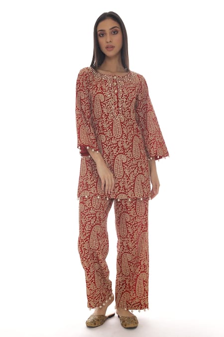Pooja Rajpal Jaggi_Red Georgette Gold Kashmiri And Pearls Round Jaal Embroidered Kurta And Pant Set _Online_at_Aza_Fashions