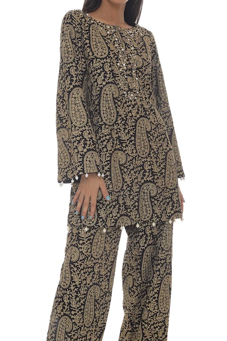 Pooja Rajpal Jaggi_Black Georgette Gold Kashmiri And Pearls Round Jaal Embroidered Kurta And Pant Set _at_Aza_Fashions
