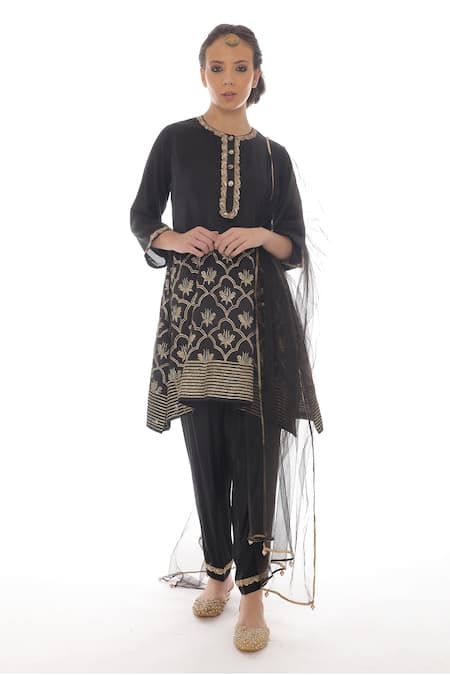 Pooja Rajpal Jaggi Black Muslin Embroidery Badla Round Kurta Salwar Set 