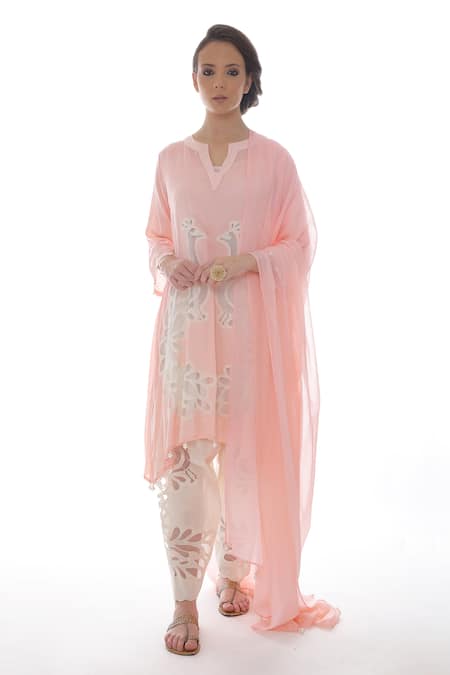 Pooja Rajpal Jaggi_Pink Kurta Modal Embroidery Applique Notched Peacock Set _Online_at_Aza_Fashions