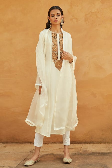 Avacara Dori Embroidered Kurta Set 