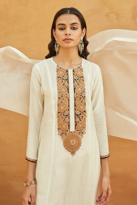 Avacara_White Kuta Silk Hand Embroidered Dori Work Round V Neck Kurta Set _Online_at_Aza_Fashions